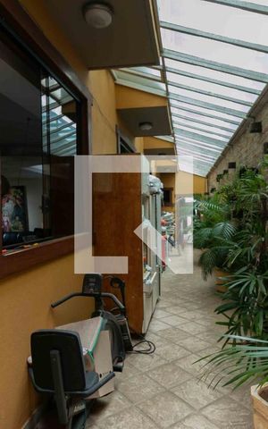 Casa de condomínio à venda com 800m², 5 quartos e 6 vagas Casa de condomínio à venda com 800m², 5 quartos e 6 vagasÁrea Externa