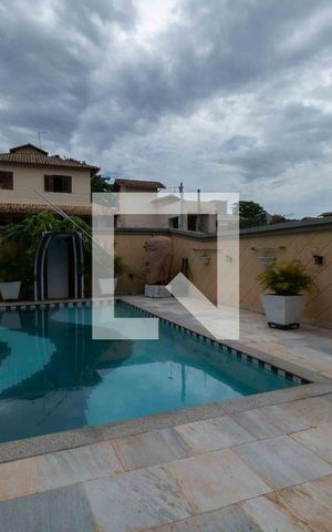 Casa de condomínio à venda com 800m², 5 quartos e 6 vagas Casa de condomínio à venda com 800m², 5 quartos e 6 vagasPiscina