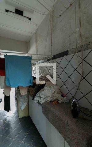 Casa de condomínio à venda com 800m², 5 quartos e 6 vagas Casa de condomínio à venda com 800m², 5 quartos e 6 vagasÁrea de Serviço