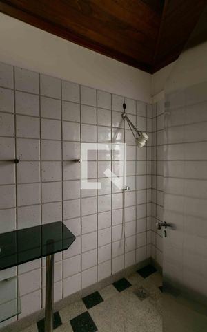 Casa de condomínio à venda com 800m², 5 quartos e 6 vagas Casa de condomínio à venda com 800m², 5 quartos e 6 vagasBanheiro Sala 4