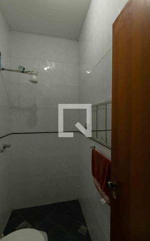 Casa de condomínio à venda com 800m², 5 quartos e 6 vagas Casa de condomínio à venda com 800m², 5 quartos e 6 vagasBanheiro de Serviço