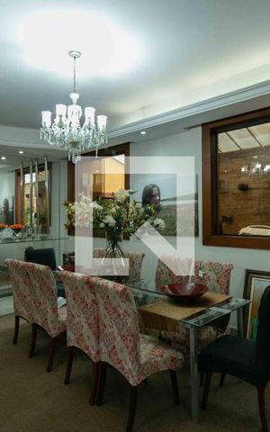 Casa de condomínio à venda com 800m², 5 quartos e 6 vagas Casa de condomínio à venda com 800m², 5 quartos e 6 vagasSala de Jantar