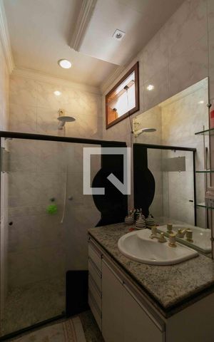 Casa de condomínio à venda com 800m², 5 quartos e 6 vagas Casa de condomínio à venda com 800m², 5 quartos e 6 vagasBanheiro Suite 3