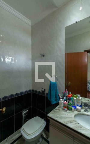 Casa de condomínio à venda com 800m², 5 quartos e 6 vagas Casa de condomínio à venda com 800m², 5 quartos e 6 vagasBanheiro Suite 4