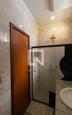 Casa de condomínio à venda com 800m², 5 quartos e 6 vagas Casa de condomínio à venda com 800m², 5 quartos e 6 vagasBanheiro Suite 3