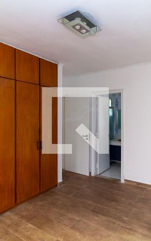 Casa à venda com 300m², 4 quartos e 2 vagas Casa à venda com 300m², 4 quartos e 2 vagasQuarto 3 - Suíte