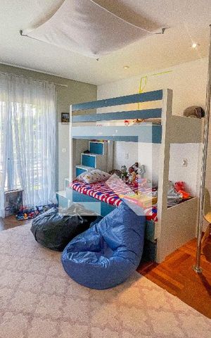 Casa à venda com 500m², 4 quartos e 3 vagas Casa à venda com 500m², 4 quartos e 3 vagasSuíte 1