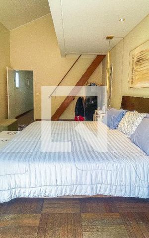 Casa à venda com 500m², 4 quartos e 3 vagas Casa à venda com 500m², 4 quartos e 3 vagasSuíte master