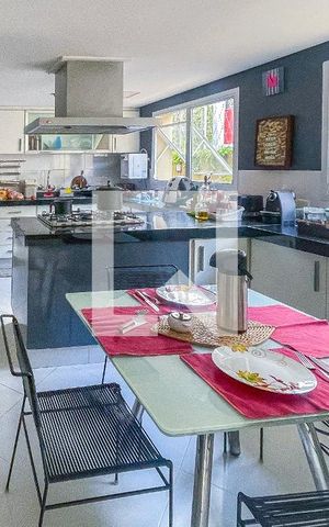 Casa à venda com 500m², 4 quartos e 3 vagas Casa à venda com 500m², 4 quartos e 3 vagasCozinha