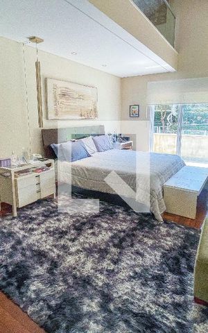 Casa à venda com 500m², 4 quartos e 3 vagas Casa à venda com 500m², 4 quartos e 3 vagasSuíte master
