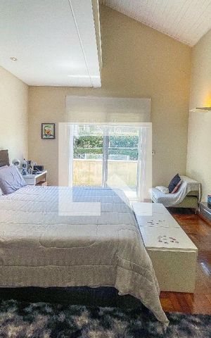 Casa à venda com 500m², 4 quartos e 3 vagas Casa à venda com 500m², 4 quartos e 3 vagasSuíte master