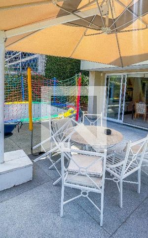 Casa à venda com 500m², 4 quartos e 3 vagas Casa à venda com 500m², 4 quartos e 3 vagasVaranda da Sala