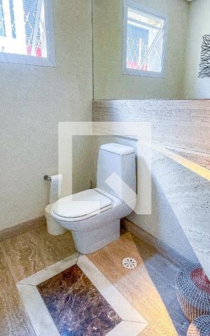 Casa à venda com 500m², 4 quartos e 3 vagas Casa à venda com 500m², 4 quartos e 3 vagasLavabo