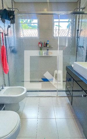 Casa à venda com 500m², 4 quartos e 3 vagas Casa à venda com 500m², 4 quartos e 3 vagasBanheiro da Suíte Master