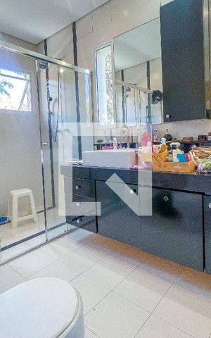 Casa à venda com 500m², 4 quartos e 3 vagas Casa à venda com 500m², 4 quartos e 3 vagasBanheiro da Suíte Master