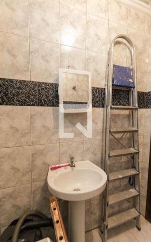 Casa à venda com 150m², 2 quartos e 1 vaga Casa à venda com 150m², 2 quartos e 1 vagaBanheiro