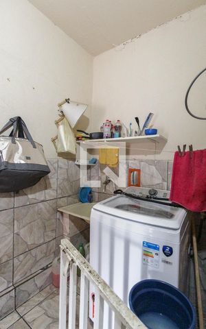 Casa à venda com 247m², 4 quartos e 2 vagas Casa à venda com 247m², 4 quartos e 2 vagasÁrea de Serviço