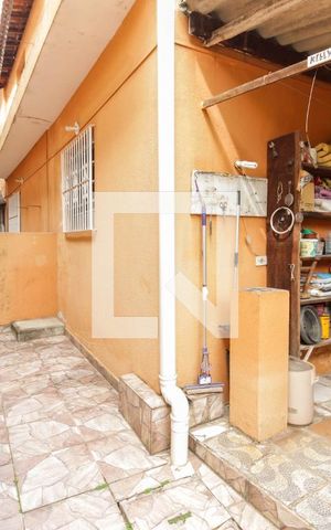 Casa à venda com 247m², 4 quartos e 2 vagas Casa à venda com 247m², 4 quartos e 2 vagasCorredor Externo