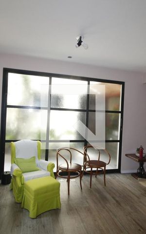 Casa para alugar com 321m², 10 quartos e 5 vagasSala de TV