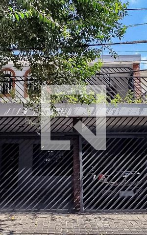 Casa à venda com 145m², 3 quartos e 2 vagas Casa à venda com 145m², 3 quartos e 2 vagasFachada