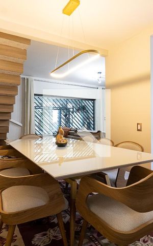 Casa à venda com 145m², 3 quartos e 2 vagas Casa à venda com 145m², 3 quartos e 2 vagasSala