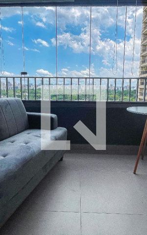 Studio para alugar com 32m², 1 quarto e sem vaga Studio para alugar com 32m², 1 quarto e sem vagaVaranda