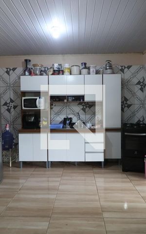 Casa à venda com 80m², 2 quartos e 2 vagasSala e cozinha