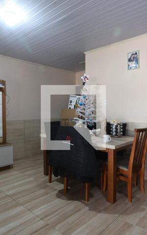 Casa à venda com 80m², 2 quartos e 2 vagasSala e cozinha