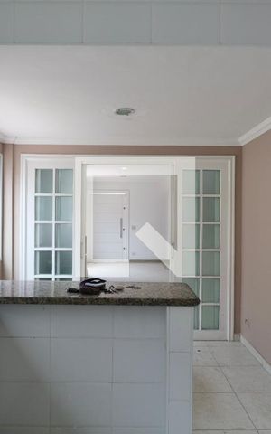 Casa para alugar com 300m², 5 quartos e 4 vagas Casa para alugar com 300m², 5 quartos e 4 vagasCozinha