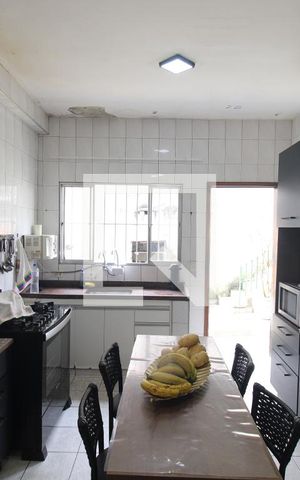 Casa à venda com 130m², 5 quartos e 2 vagasCozinha