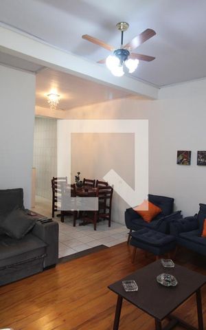 Casa à venda com 130m², 5 quartos e 2 vagasSala