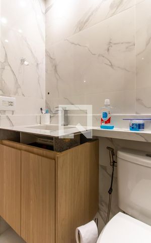 Apartamento à venda com 70m², 2 quartos e 1 vaga Apartamento à venda com 70m², 2 quartos e 1 vagaBanheiro Social