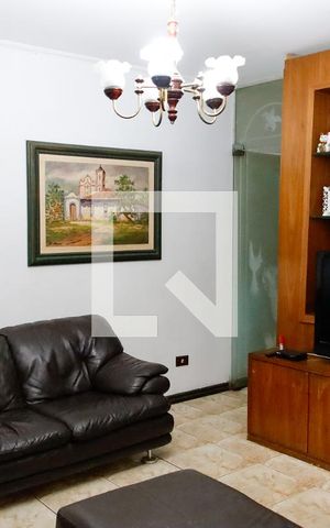 Casa à venda com 185m², 4 quartos e 2 vagas Casa à venda com 185m², 4 quartos e 2 vagasSala