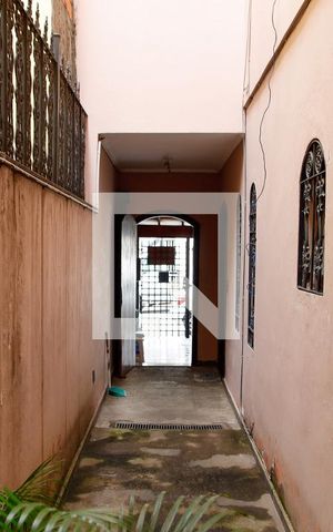 Casa à venda com 185m², 4 quartos e 2 vagas Casa à venda com 185m², 4 quartos e 2 vagasCorredor