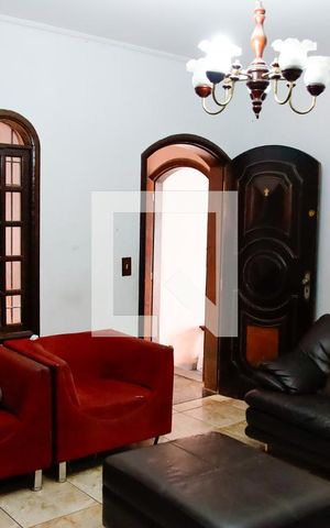 Casa à venda com 185m², 4 quartos e 2 vagas Casa à venda com 185m², 4 quartos e 2 vagasSala