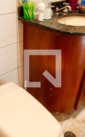 Casa à venda com 185m², 4 quartos e 2 vagas Casa à venda com 185m², 4 quartos e 2 vagasBanheiro da Suíte