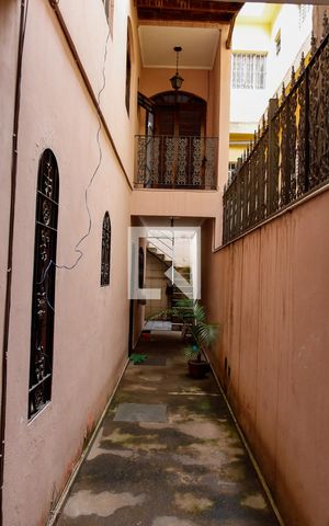 Casa à venda com 185m², 4 quartos e 2 vagas Casa à venda com 185m², 4 quartos e 2 vagasCorredor