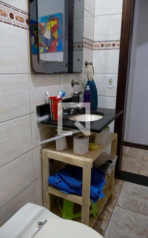 Casa à venda com 185m², 4 quartos e 2 vagas Casa à venda com 185m², 4 quartos e 2 vagasBanheiro