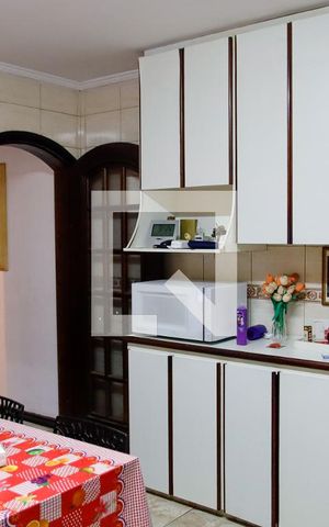 Casa à venda com 185m², 4 quartos e 2 vagas Casa à venda com 185m², 4 quartos e 2 vagasCozinha