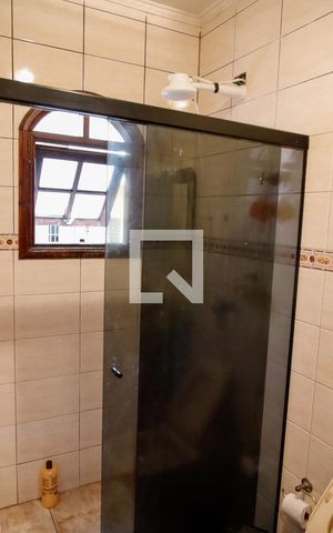 Casa à venda com 185m², 4 quartos e 2 vagas Casa à venda com 185m², 4 quartos e 2 vagasBanheiro da Suíte