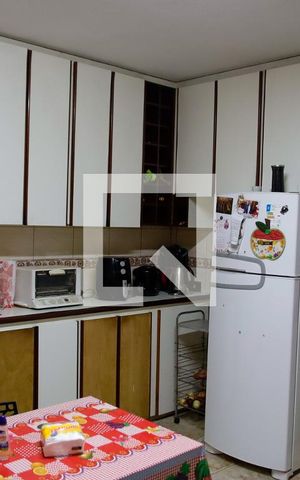 Casa à venda com 185m², 4 quartos e 2 vagas Casa à venda com 185m², 4 quartos e 2 vagasCozinha