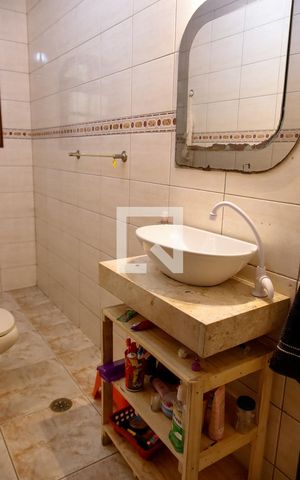 Casa à venda com 185m², 4 quartos e 2 vagas Casa à venda com 185m², 4 quartos e 2 vagasLavabo