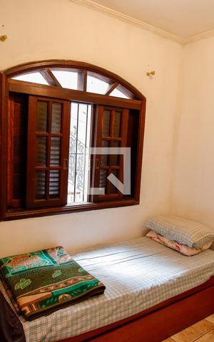 Casa à venda com 185m², 4 quartos e 2 vagas Casa à venda com 185m², 4 quartos e 2 vagasQuarto 1