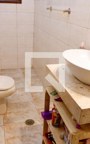 Casa à venda com 185m², 4 quartos e 2 vagas Casa à venda com 185m², 4 quartos e 2 vagasLavabo