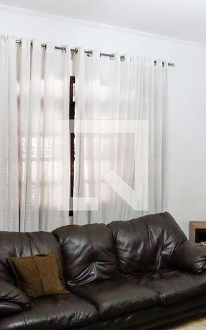 Casa à venda com 185m², 4 quartos e 2 vagas Casa à venda com 185m², 4 quartos e 2 vagasSala