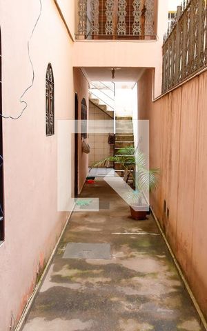 Casa à venda com 185m², 4 quartos e 2 vagas Casa à venda com 185m², 4 quartos e 2 vagasCorredor
