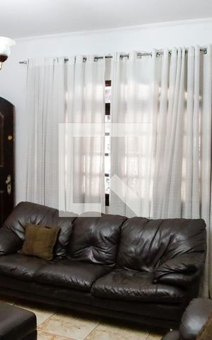 Casa à venda com 185m², 4 quartos e 2 vagas Casa à venda com 185m², 4 quartos e 2 vagasSala
