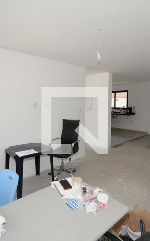 Casa de condomínio à venda com 350m², 4 quartos e 4 vagasSala