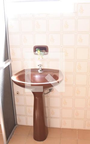 Casa para alugar com 120m², 2 quartos e 2 vagasBanheiro