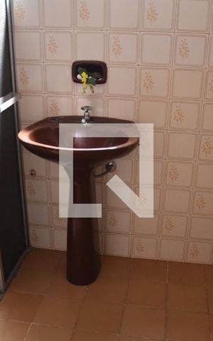 Casa para alugar com 120m², 2 quartos e 2 vagasBanheiro